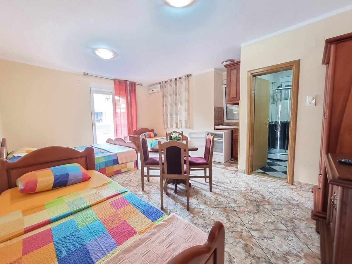 Prostrana kuća 750m2,Maine-Budva - Amfora Real Estate