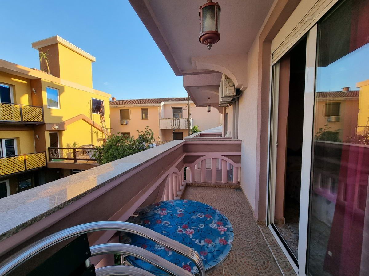 Prostrana kuća 750m2,Maine-Budva - Amfora Real Estate