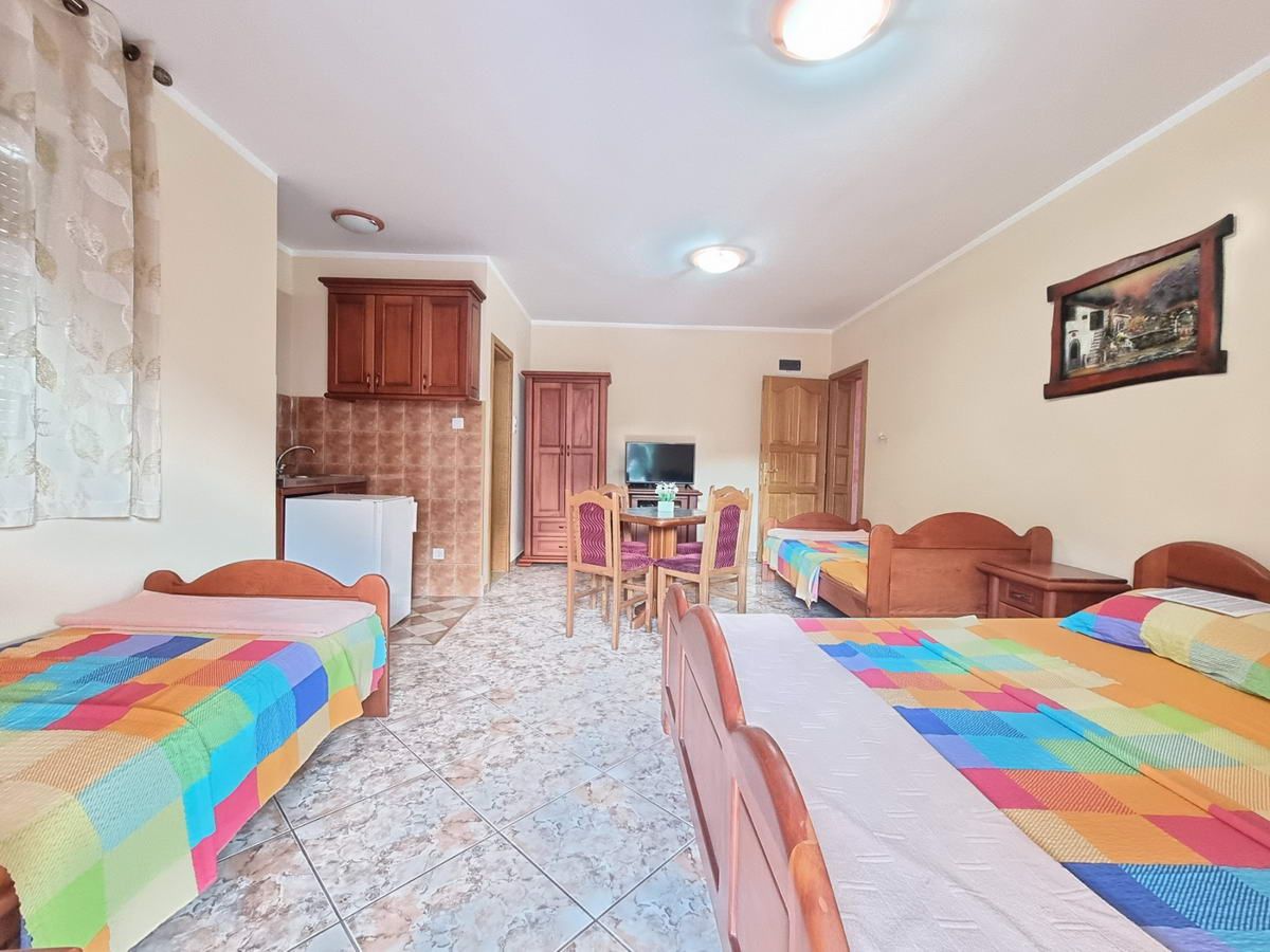 Prostrana kuća 750m2,Maine-Budva - Amfora Real Estate