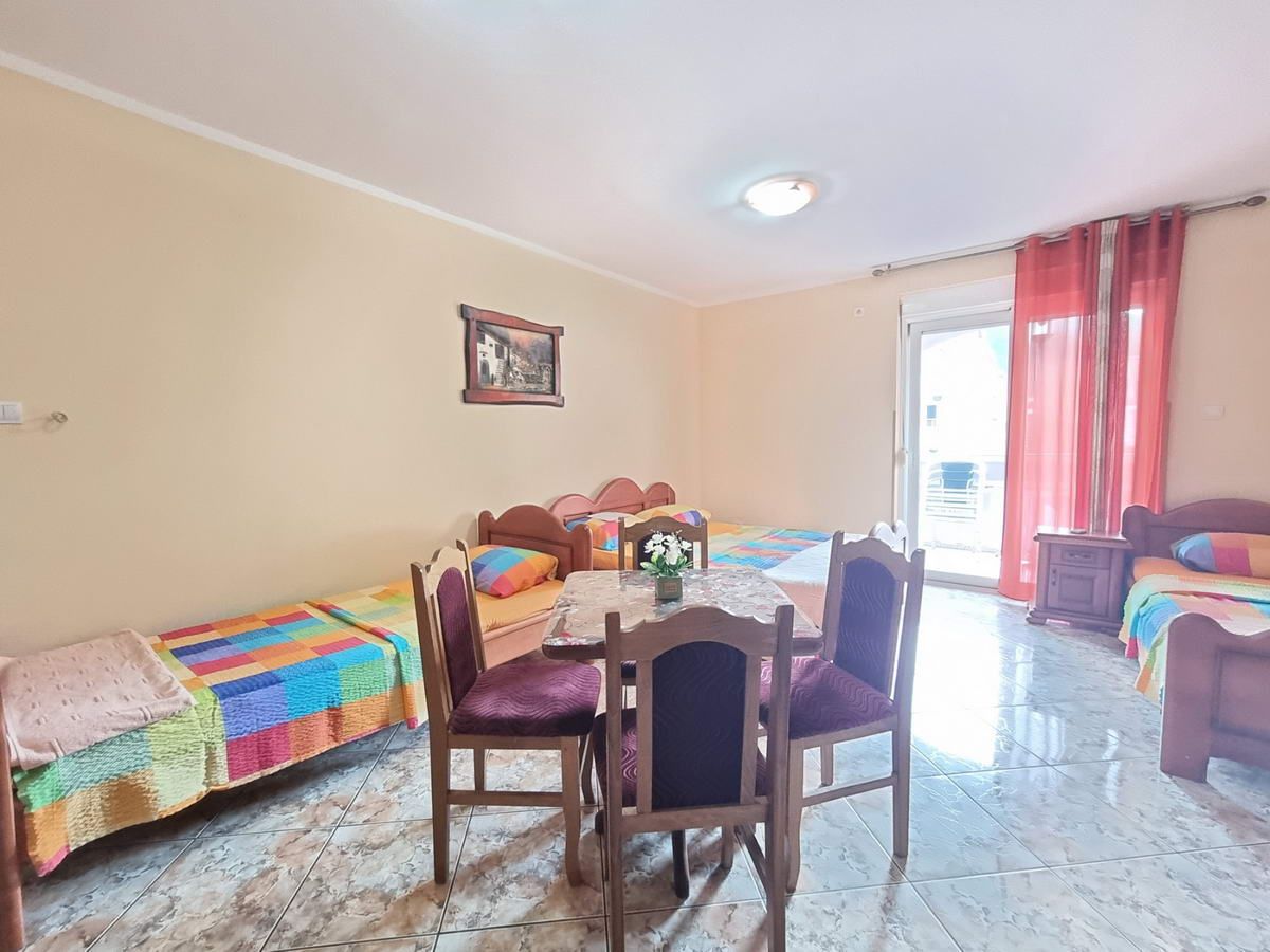 Prostrana kuća 750m2,Maine-Budva - Amfora Real Estate