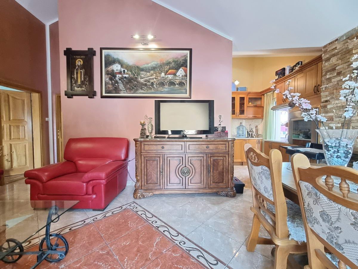 Prostrana kuća 750m2,Maine-Budva - Amfora Real Estate