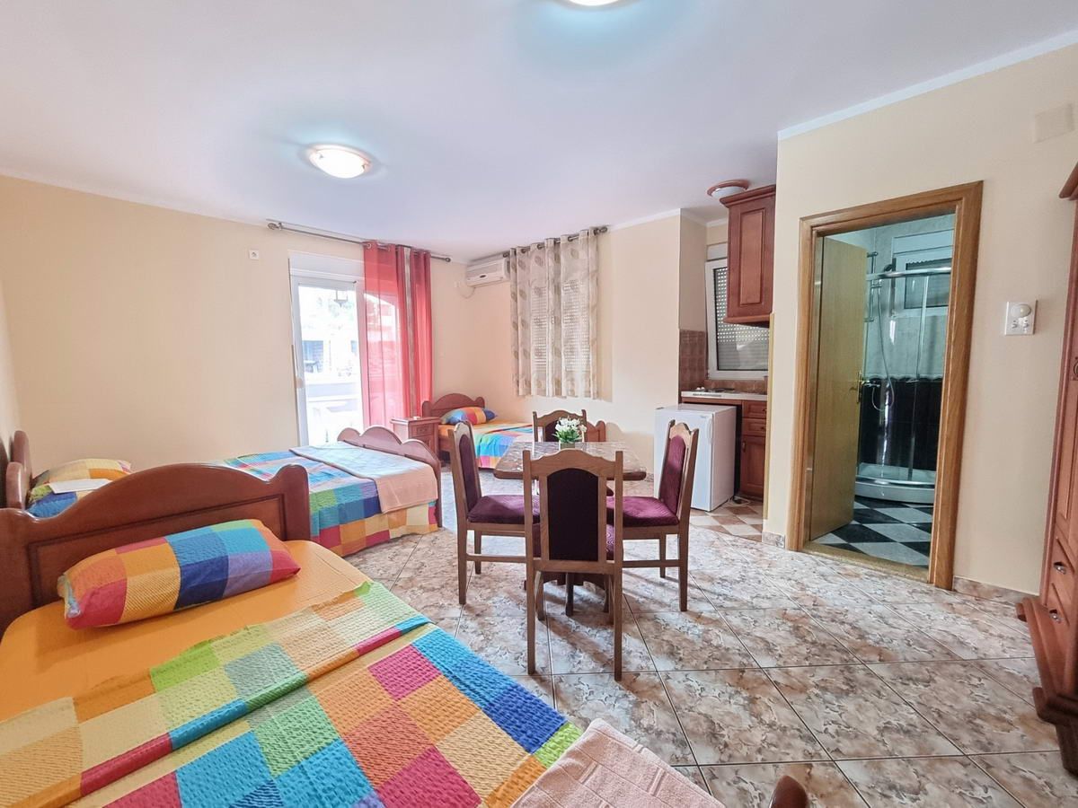 Prostrana kuća 750m2,Maine-Budva - Amfora Real Estate