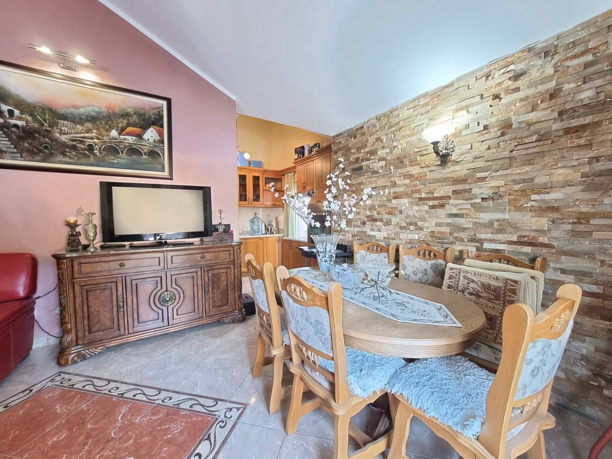 Prostrana kuća 750m2,Maine-Budva - Amfora Real Estate