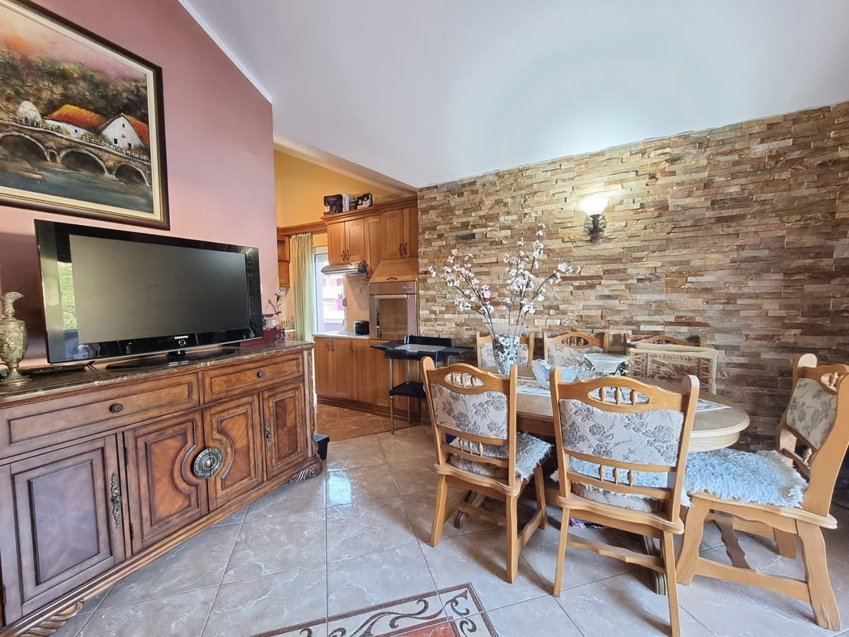 Prostrana kuća 750m2,Maine-Budva - Amfora Real Estate