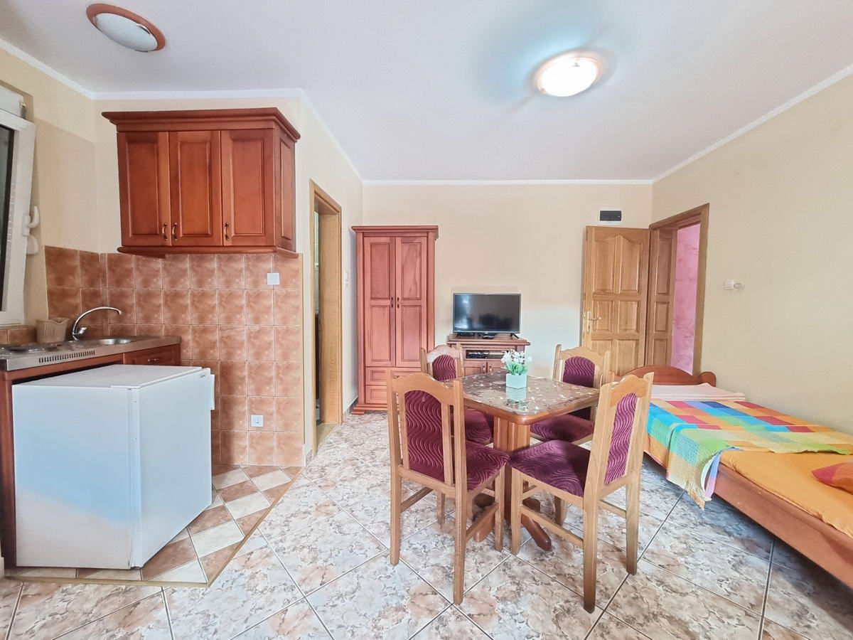 Prostrana kuća 750m2,Maine-Budva - Amfora Real Estate