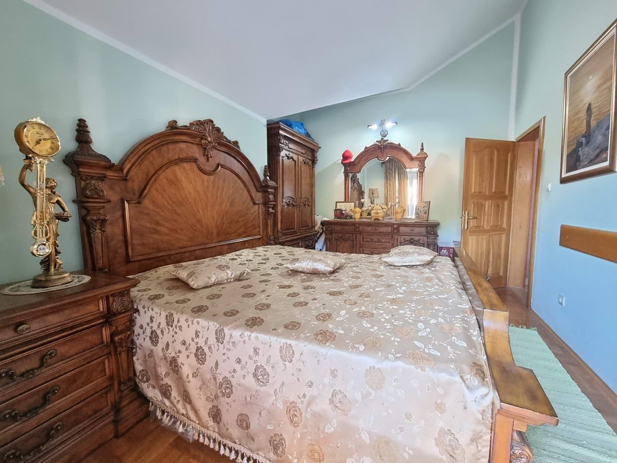 Prostrana kuća 750m2,Maine-Budva - Amfora Real Estate