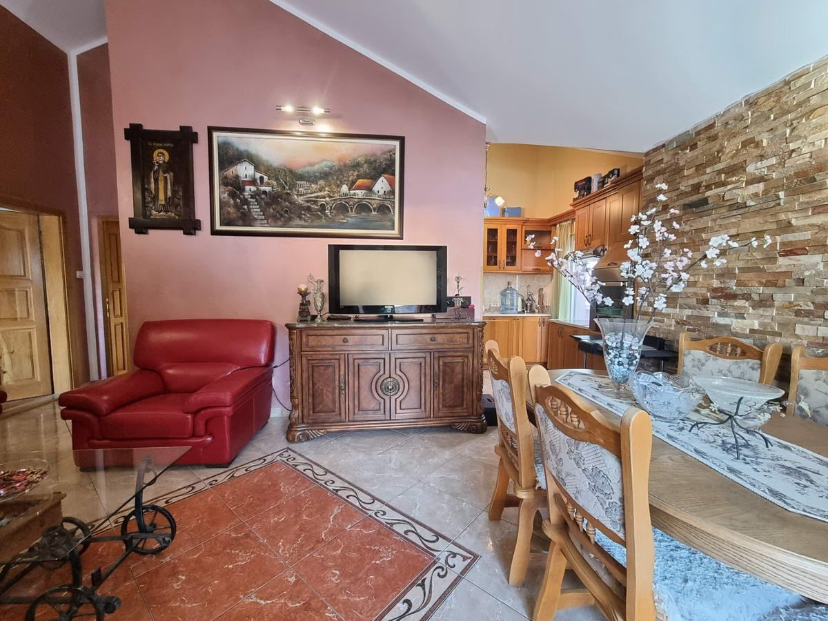 Prostrana kuća 750m2,Maine-Budva - Amfora Real Estate