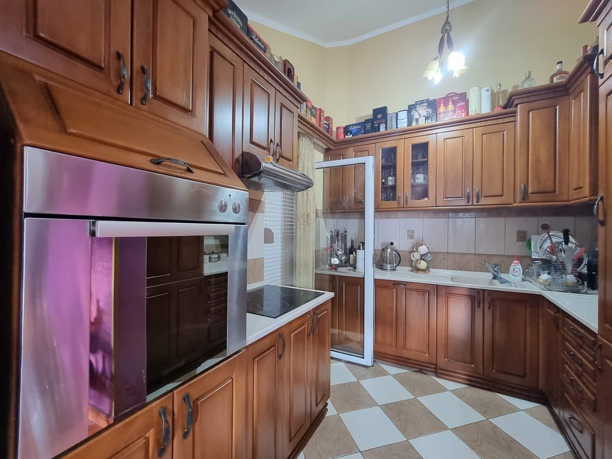 Prostrana kuća 750m2,Maine-Budva - Amfora Real Estate