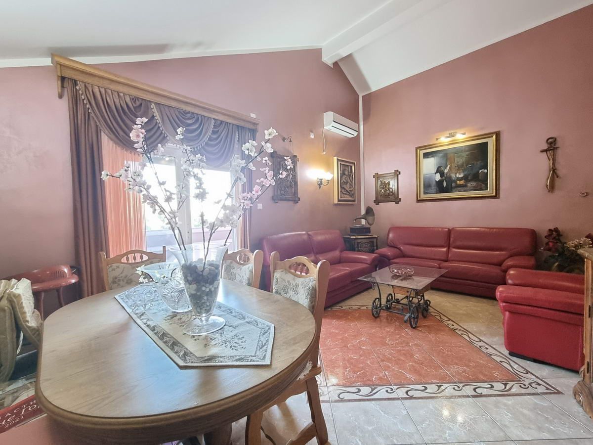 Prostrana kuća 750m2,Maine-Budva - Amfora Real Estate