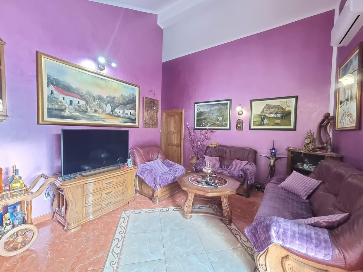 Prostrana kuća 750m2,Maine-Budva - Amfora Real Estate