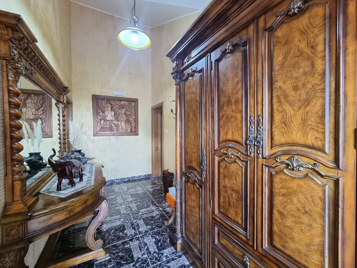 Prostrana kuća 750m2,Maine-Budva - Amfora Real Estate