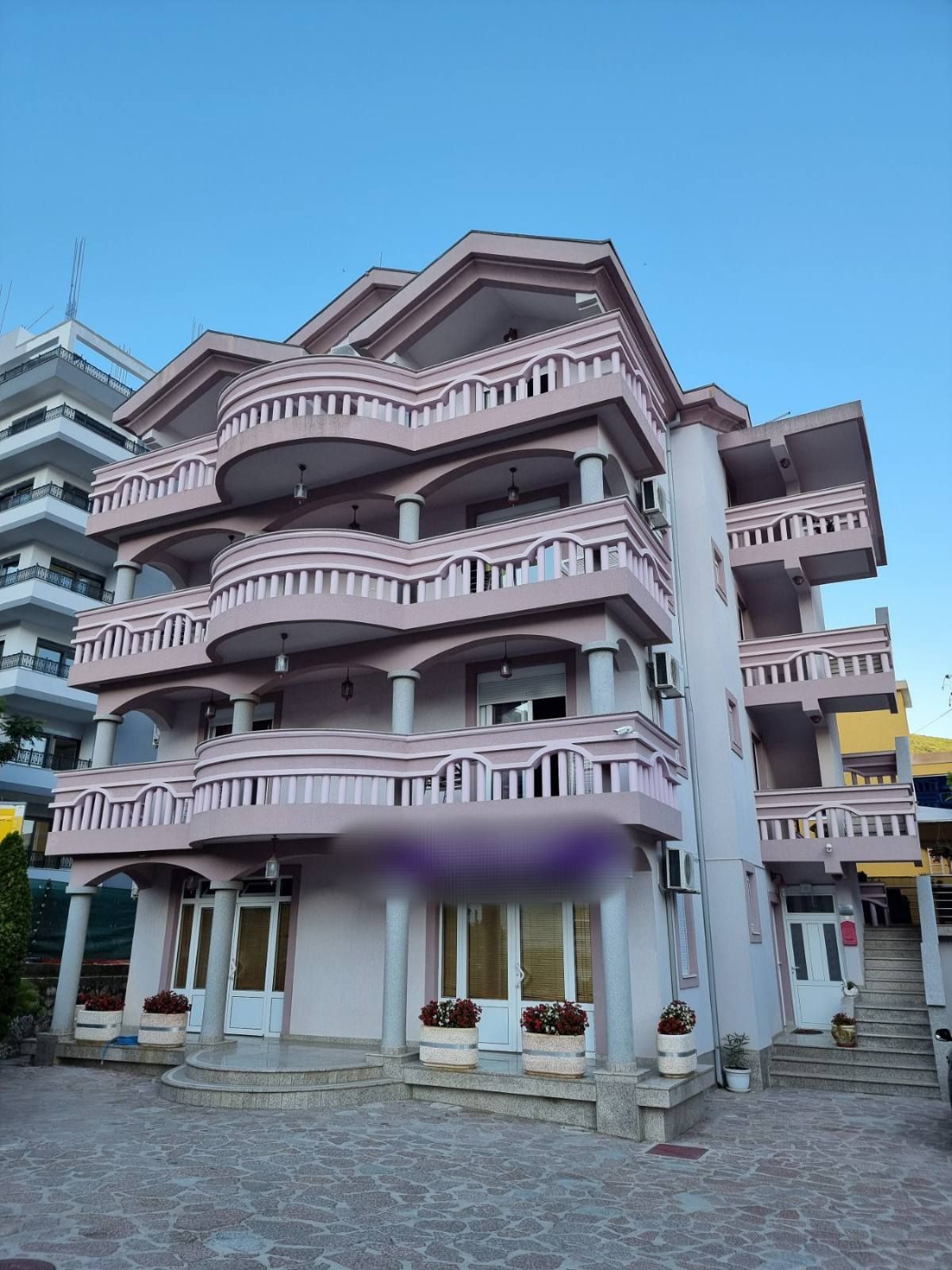 Prostrana kuća 750m2,Maine-Budva - Amfora Real Estate