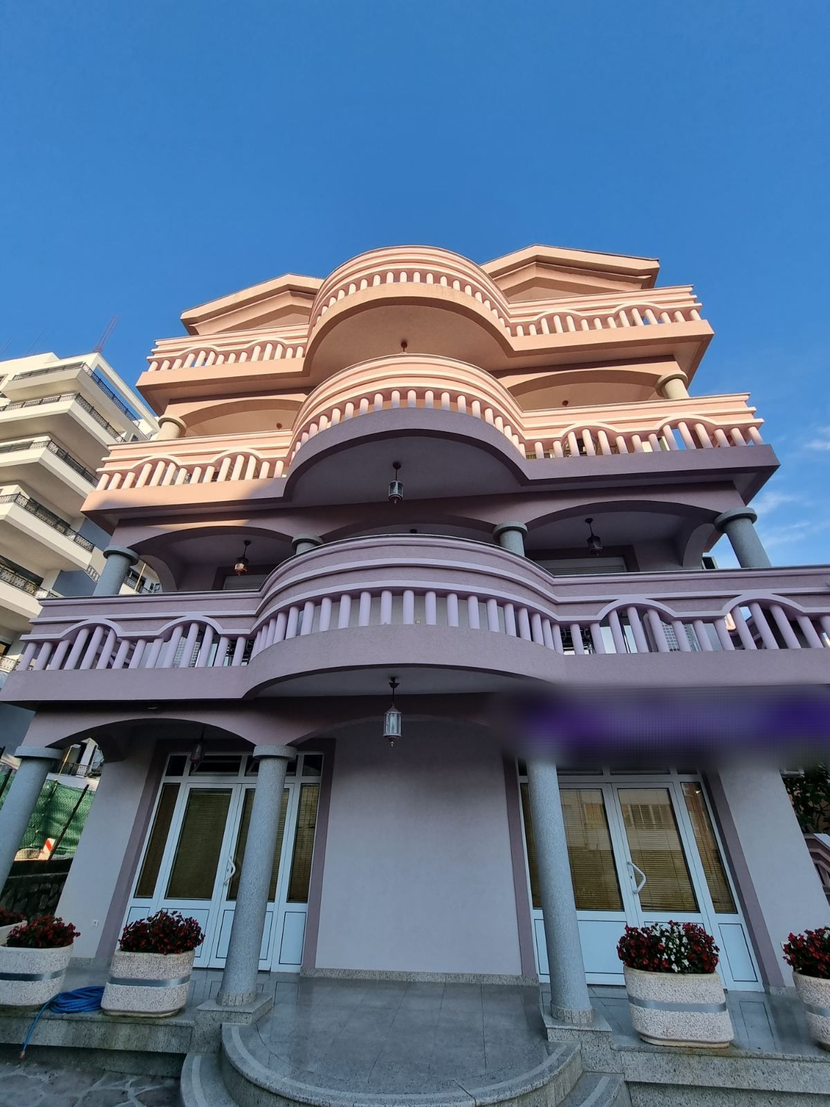 Prostrana kuća 750m2,Maine-Budva - Amfora Real Estate