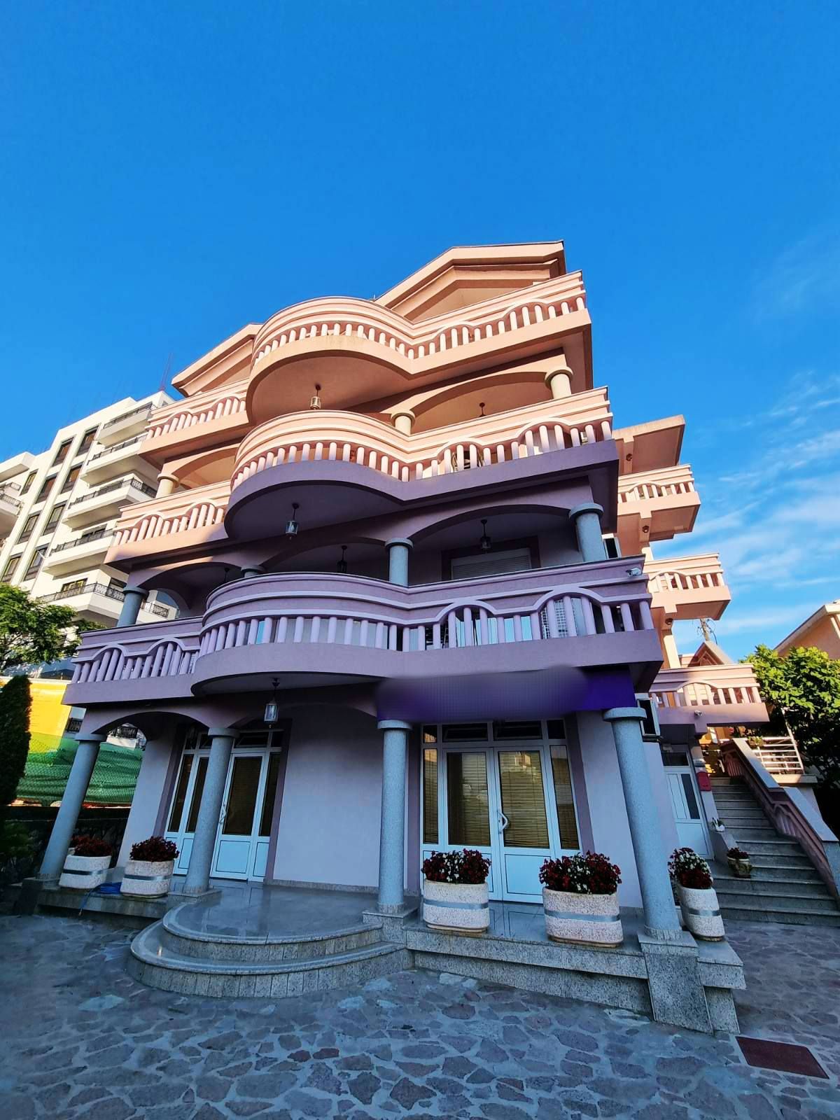 Prostrana kuća 750m2,Maine-Budva - Amfora Real Estate