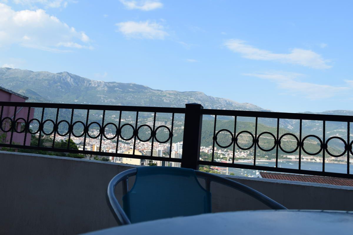 Trosoban stan 120m2 s panoramskim pogledom na more i grad,Budva-Vidikovac - Amfora Real Estate