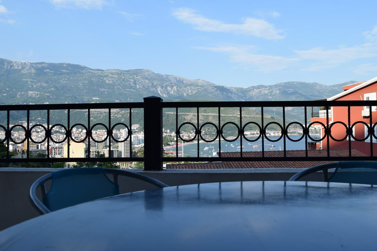 Trosoban stan 120m2 s panoramskim pogledom na more i grad,Budva-Vidikovac - Amfora Real Estate