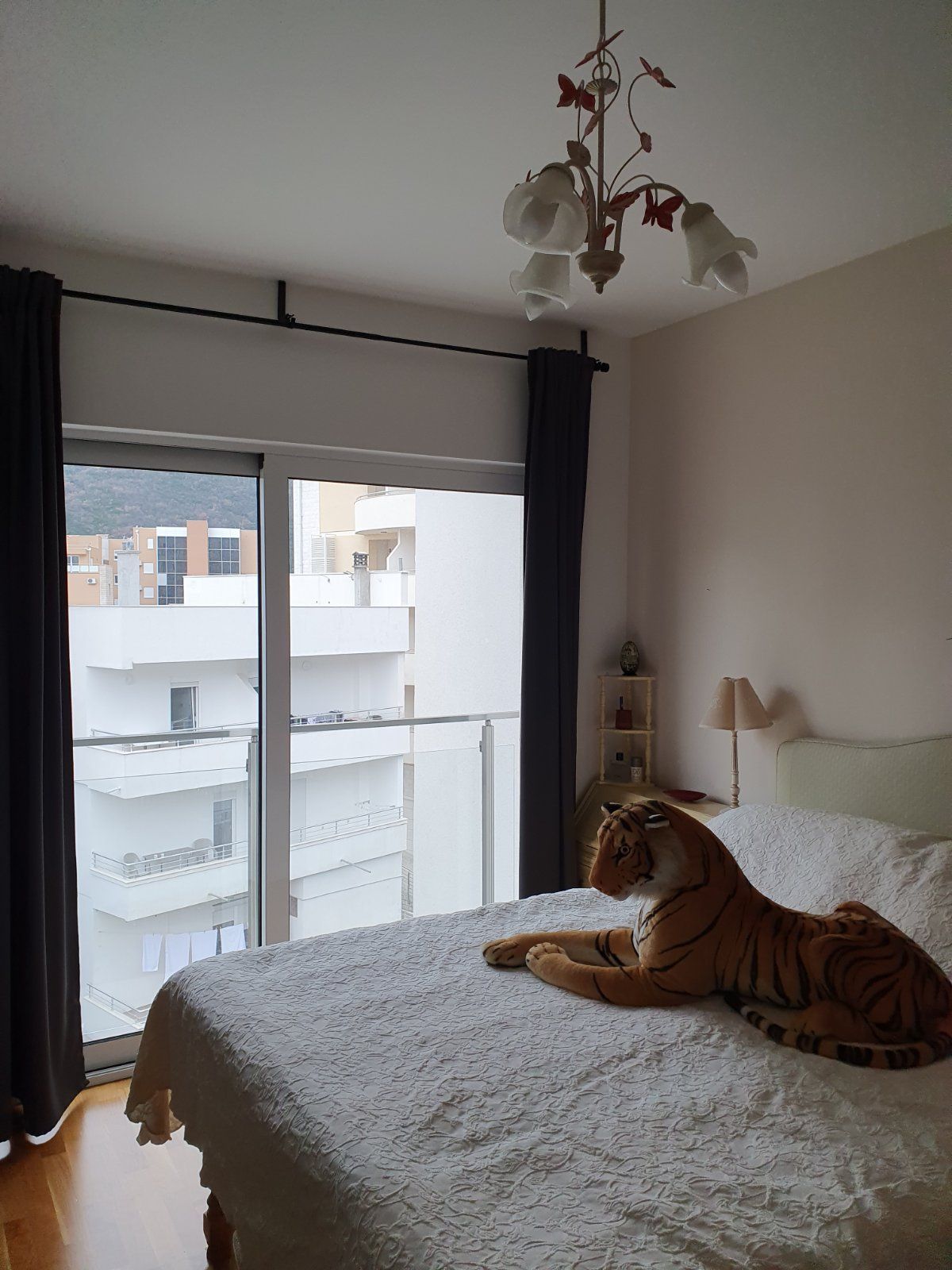 Jednosoban stan sa 51m2 + 57m2 krovna terasa sa đakuzijem i panoramskim pogledom na more,Becici-Sunny Side - Amfora Real Estate