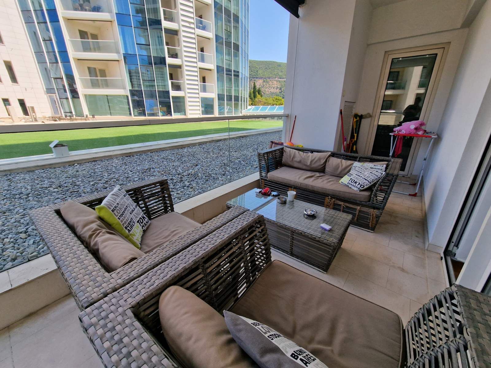 Trosoban luksuzan stan 89m2 u kompleksu Tre Canne  u Budvi - Amfora Real Estate