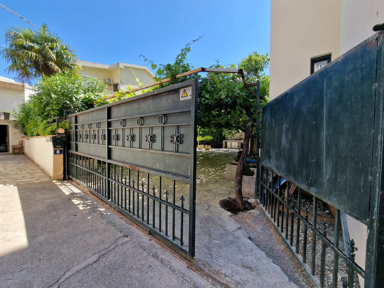 Luksuzan trosoban stan 100m2 ,u blizini hotela Splendid (Budva-Becici) - Amfora Real Estate