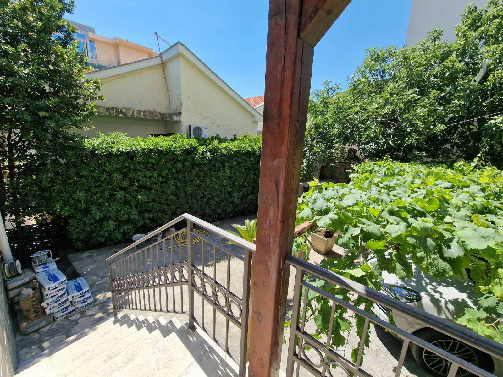 Luksuzan trosoban stan 100m2 ,u blizini hotela Splendid (Budva-Becici) - Amfora Real Estate