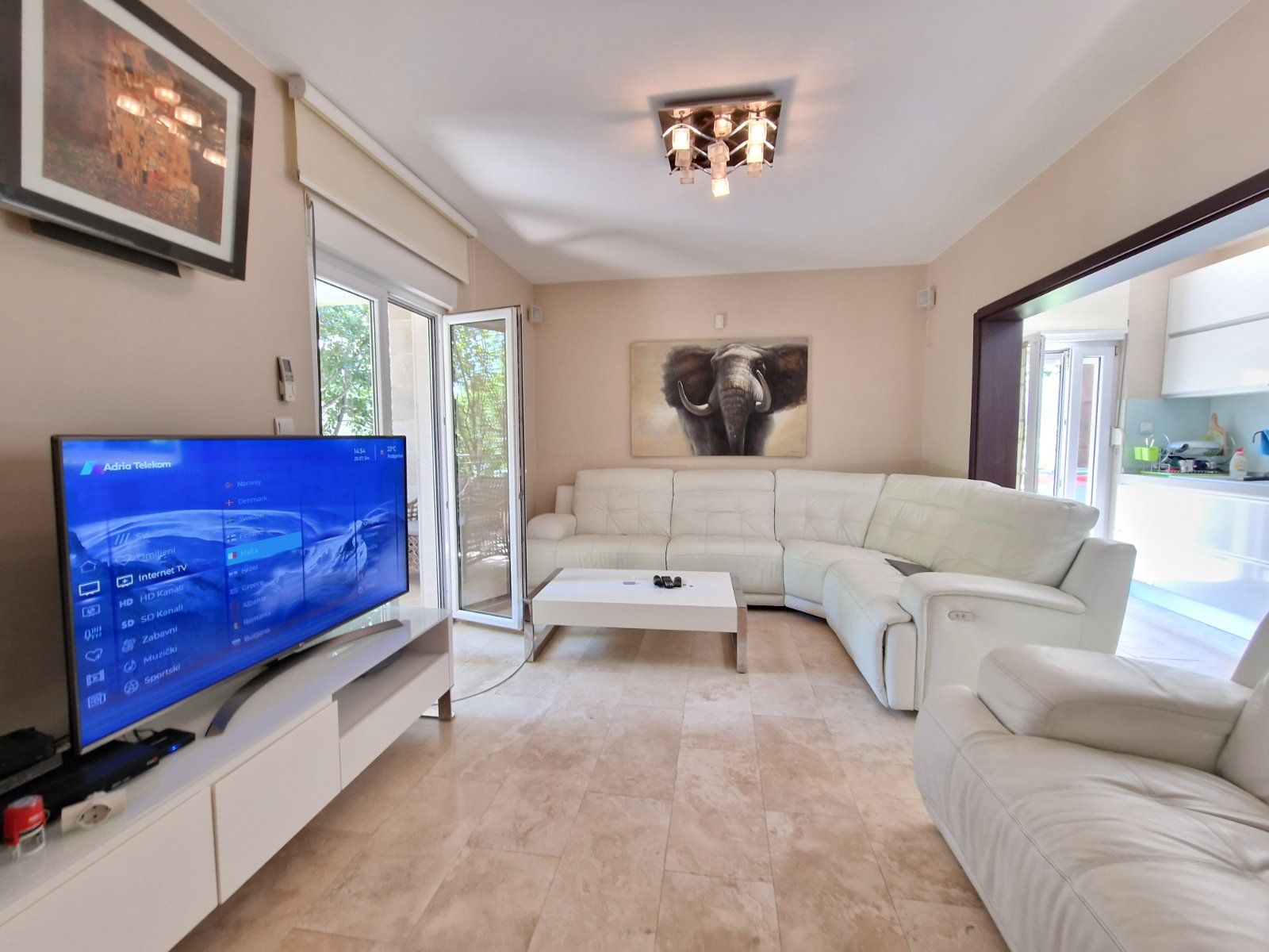 Luksuzan trosoban stan 100m2 ,u blizini hotela Splendid (Budva-Becici) - Amfora Real Estate