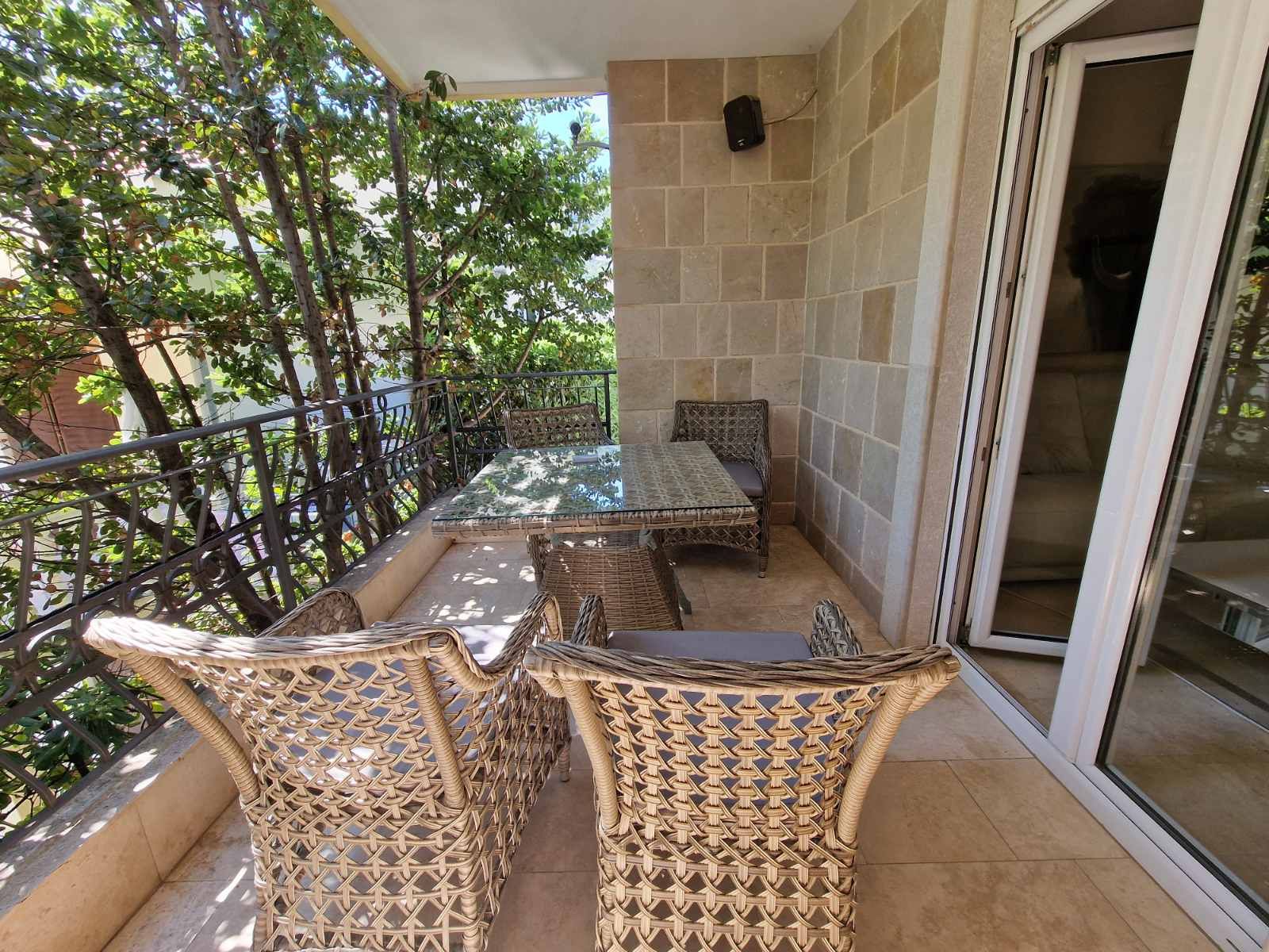 Luksuzan trosoban stan 100m2 ,u blizini hotela Splendid (Budva-Becici) - Amfora Real Estate