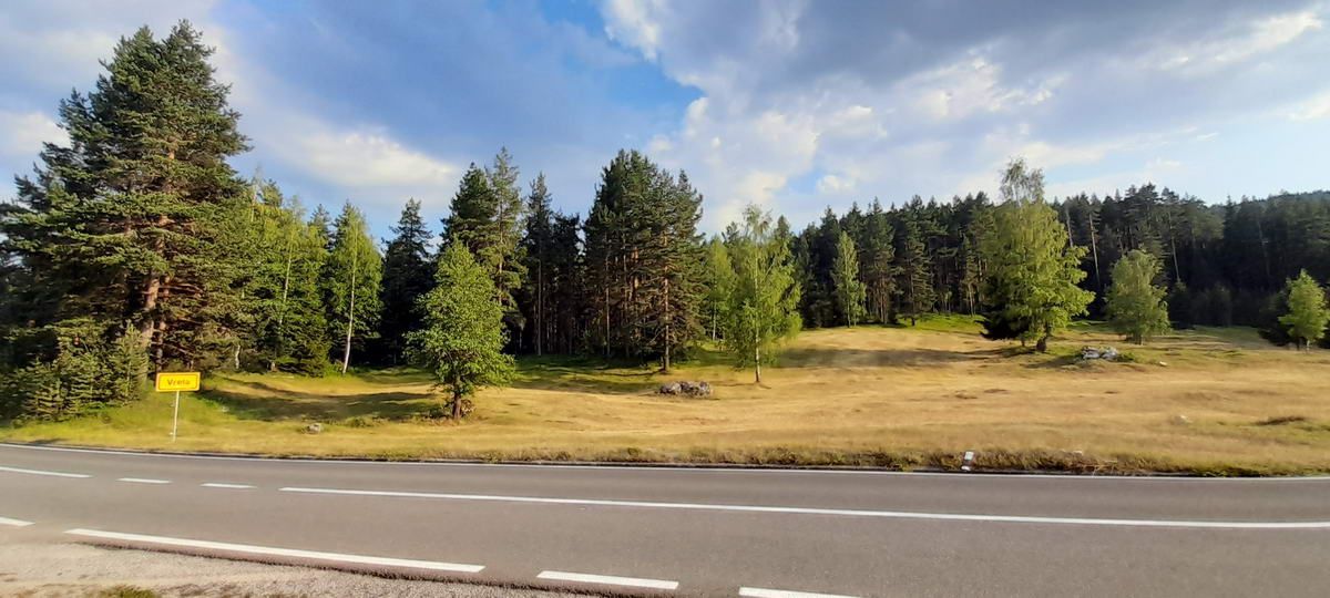 Plac površine 10,354m2 pored same magistrale Zabljak-Pljevlja (7km od centra Zabljaka) - Amfora Real Estate