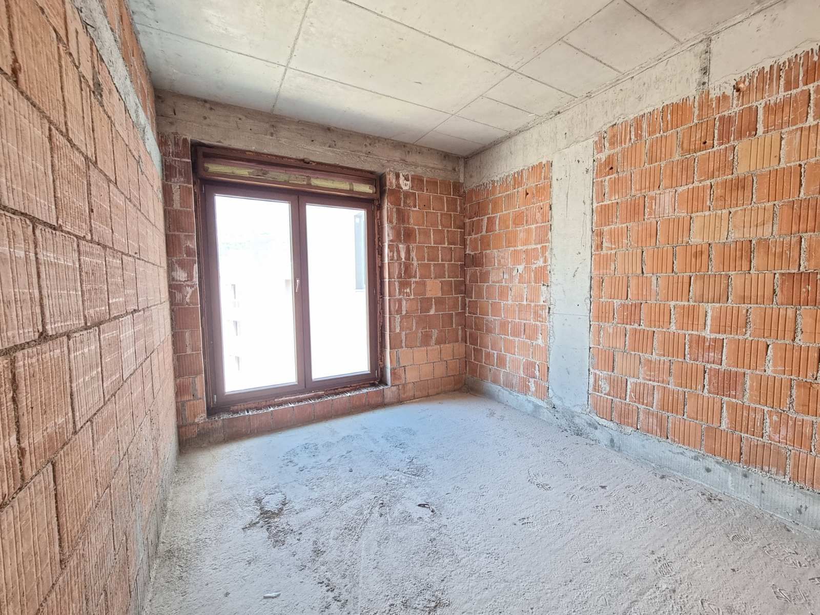 Dvosoban stan 100m2 sa pogledom na more,na fantastičnoj lokaciji na bulevaru Jadranski put u Budvi. - Amfora Real Estate