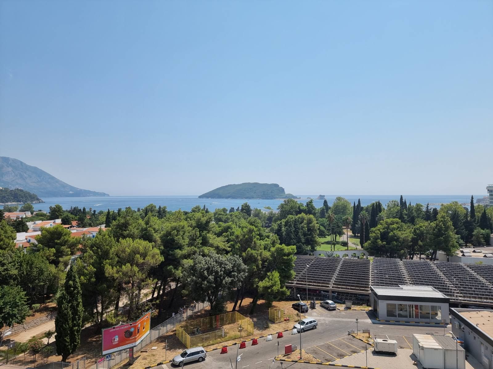 Dvosoban penthouse 225m2 sa pogledom na more,na fantastičnoj lokaciji na bulevaru Jadranski put u Budvi. - Amfora Real Estate