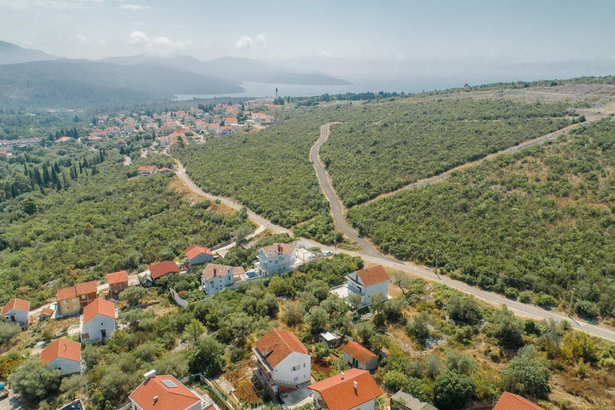 Dve prelepe kuće sa bazenom,Lustica (Tivat) - Amfora Real Estate