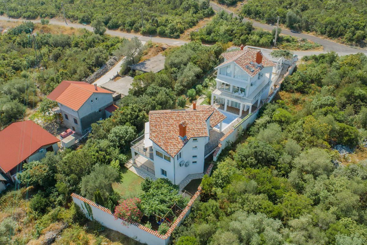 Dve prelepe kuće sa bazenom,Lustica (Tivat) - Amfora Real Estate
