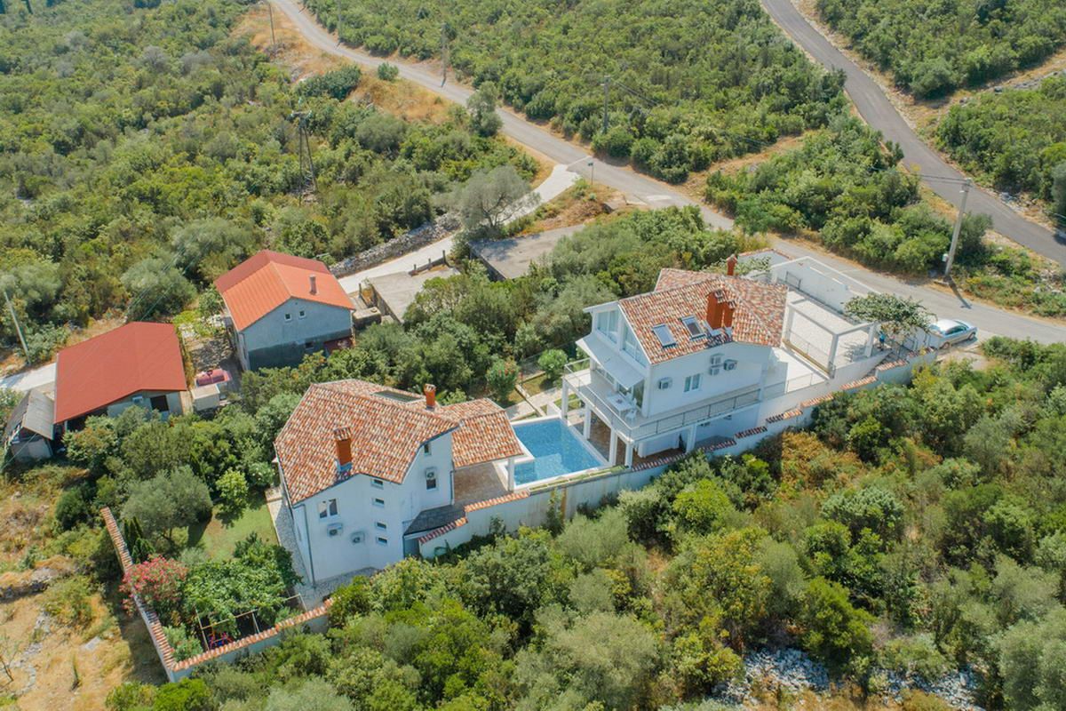 Dve prelepe kuće sa bazenom,Lustica (Tivat) - Amfora Real Estate