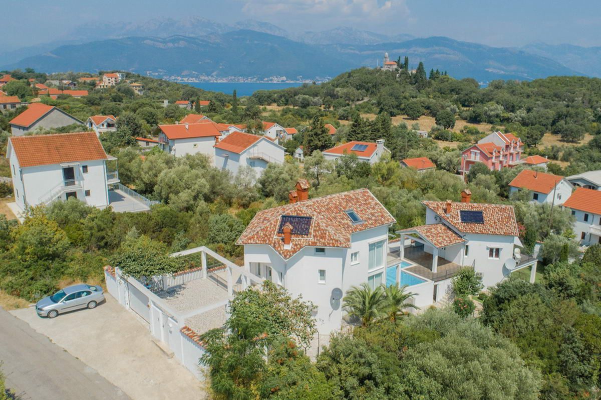 Dve prelepe kuće sa bazenom,Lustica (Tivat) - Amfora Real Estate