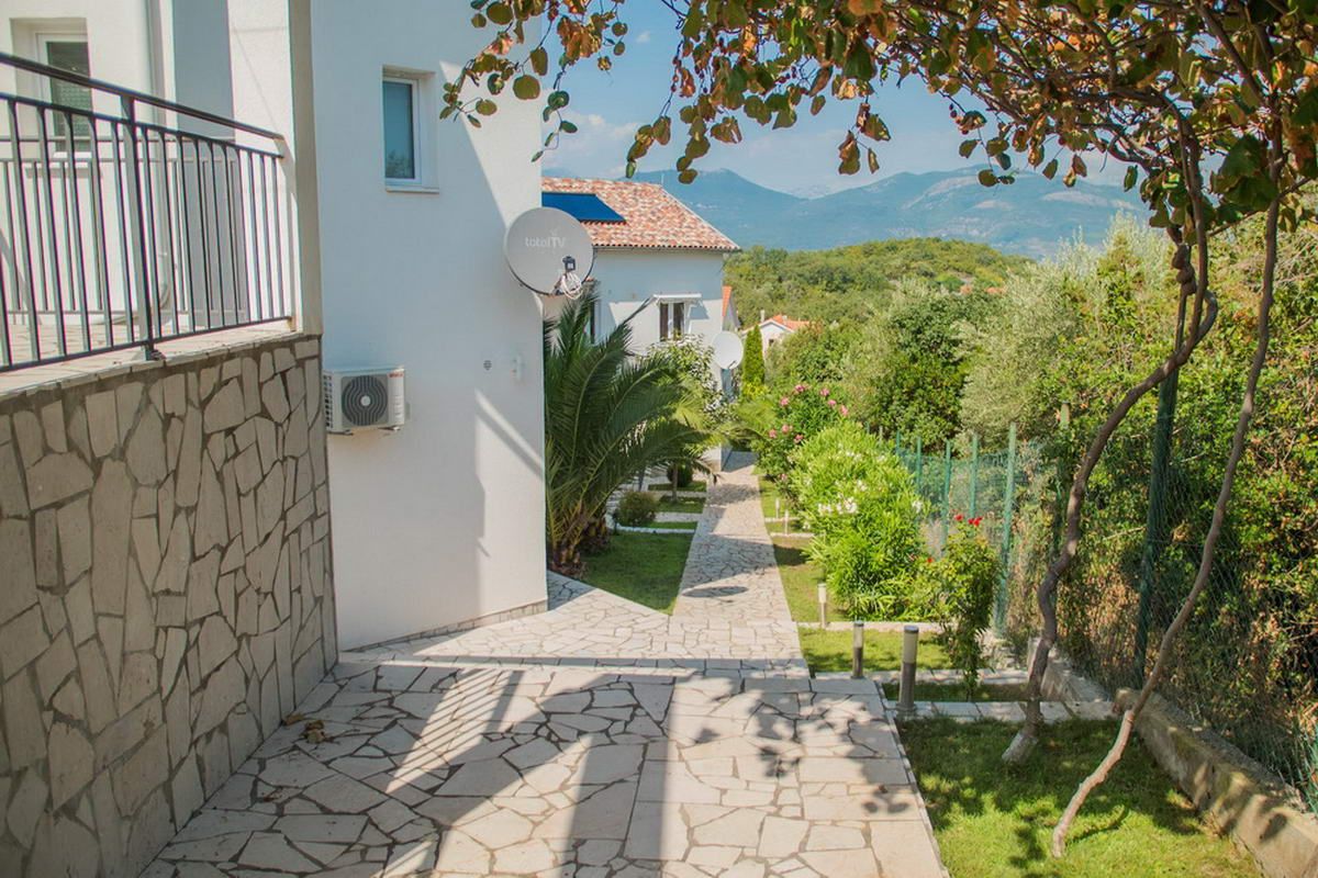 Dve prelepe kuće sa bazenom,Lustica (Tivat) - Amfora Real Estate
