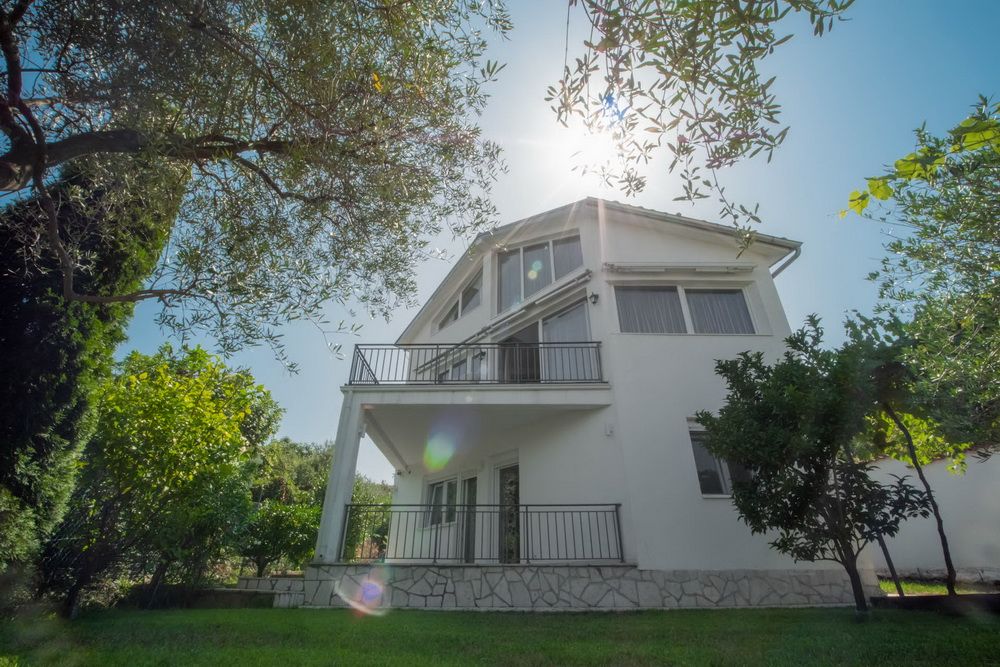 Dve prelepe kuće sa bazenom,Lustica (Tivat) - Amfora Real Estate