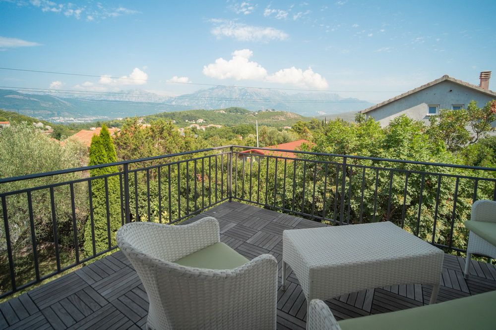 Dve prelepe kuće sa bazenom,Lustica (Tivat) - Amfora Real Estate