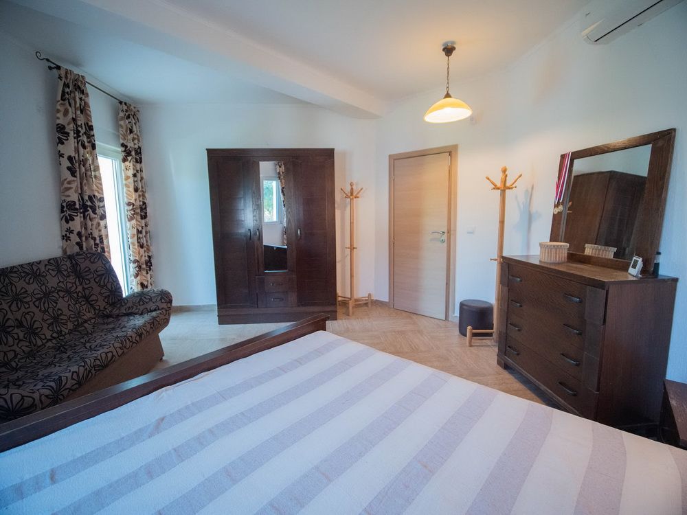 Dve prelepe kuće sa bazenom,Lustica (Tivat) - Amfora Real Estate