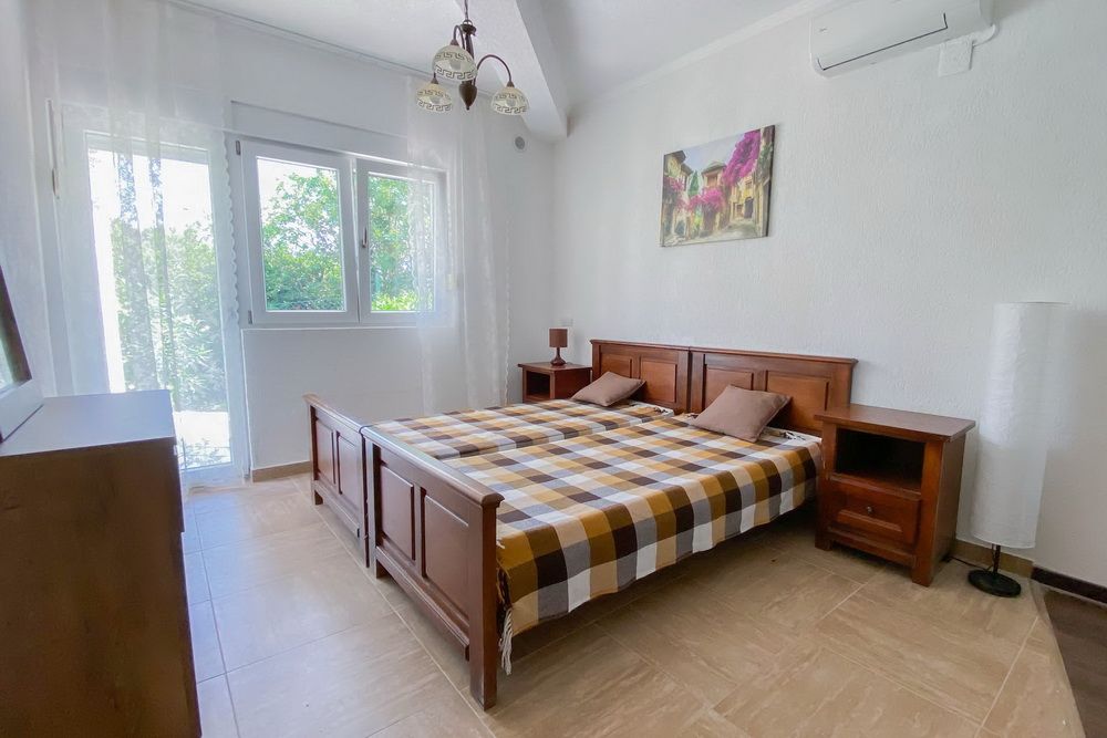 Dve prelepe kuće sa bazenom,Lustica (Tivat) - Amfora Real Estate