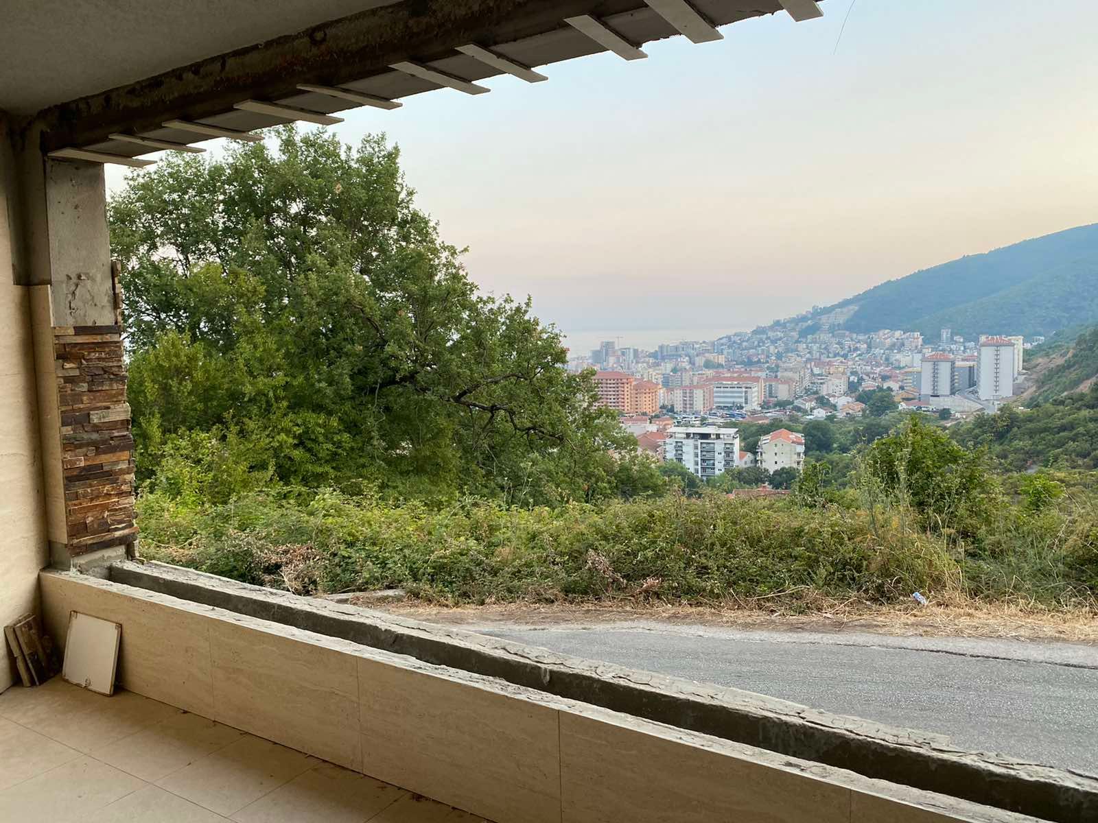 Nova kuća  sa prelepim panoramnskim pogledom na grad i more.Maine-Budva - Amfora Real Estate