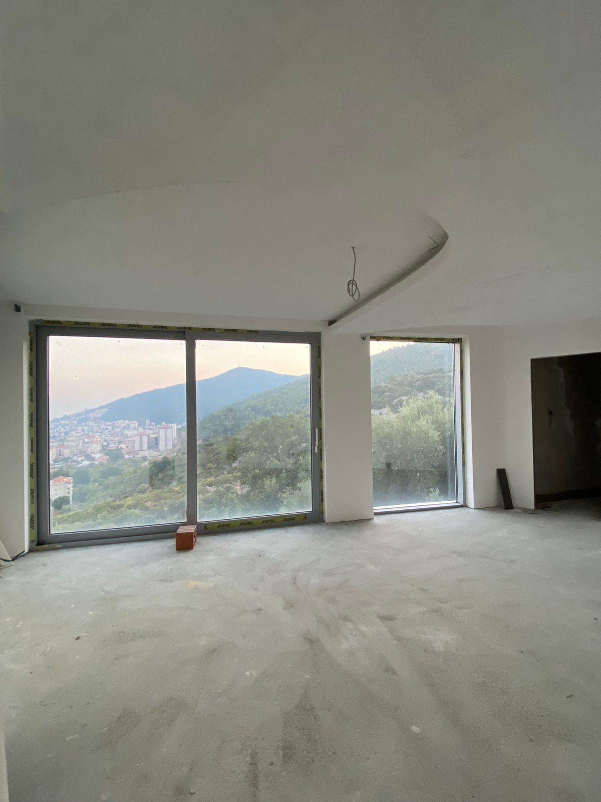 Nova kuća  sa prelepim panoramnskim pogledom na grad i more.Maine-Budva - Amfora Real Estate