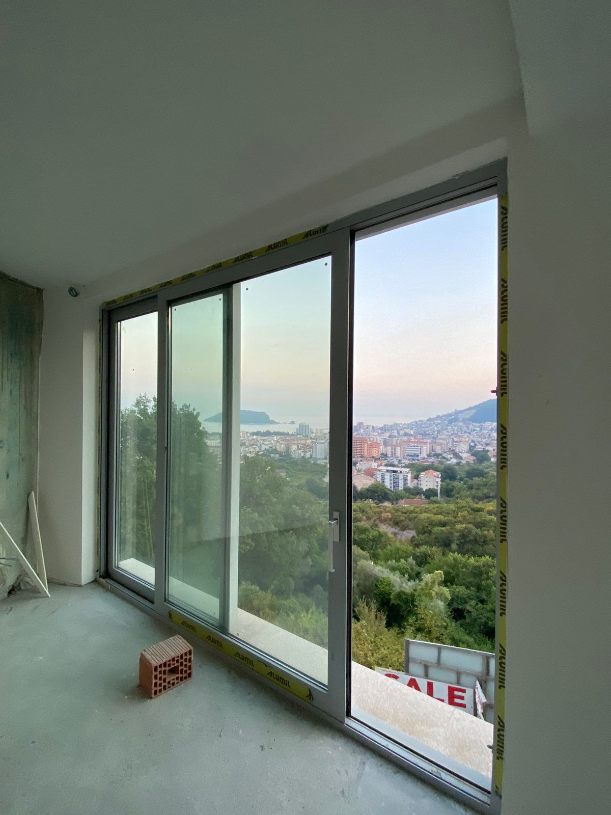 Nova kuća  sa prelepim panoramnskim pogledom na grad i more.Maine-Budva - Amfora Real Estate