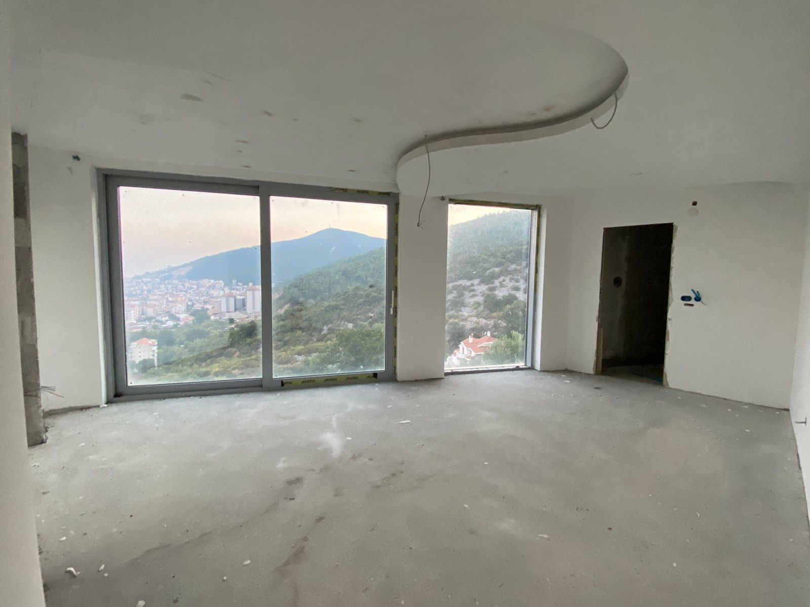 Nova kuća  sa prelepim panoramnskim pogledom na grad i more.Maine-Budva - Amfora Real Estate