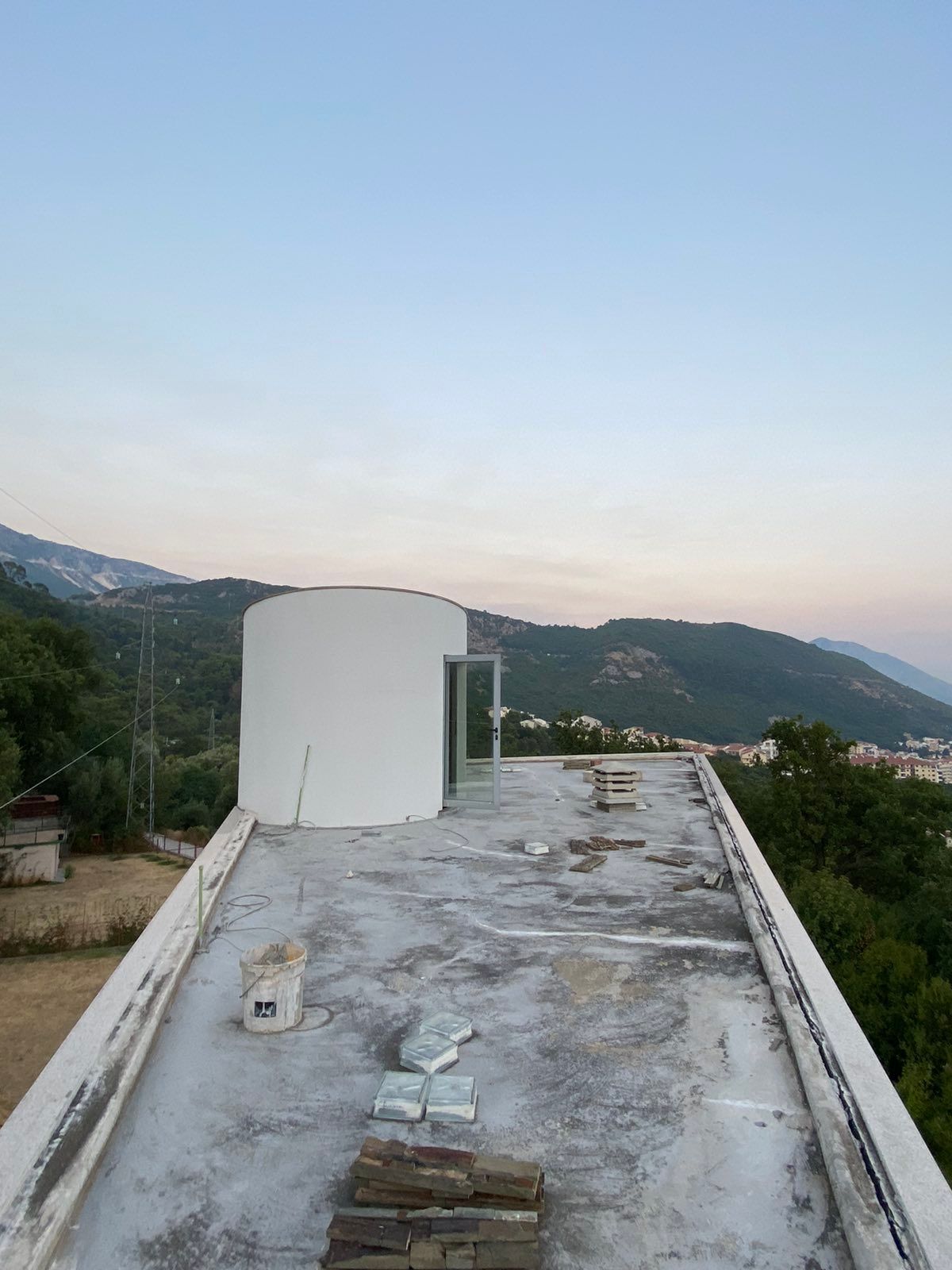 Nova kuća  sa prelepim panoramnskim pogledom na grad i more.Maine-Budva - Amfora Real Estate