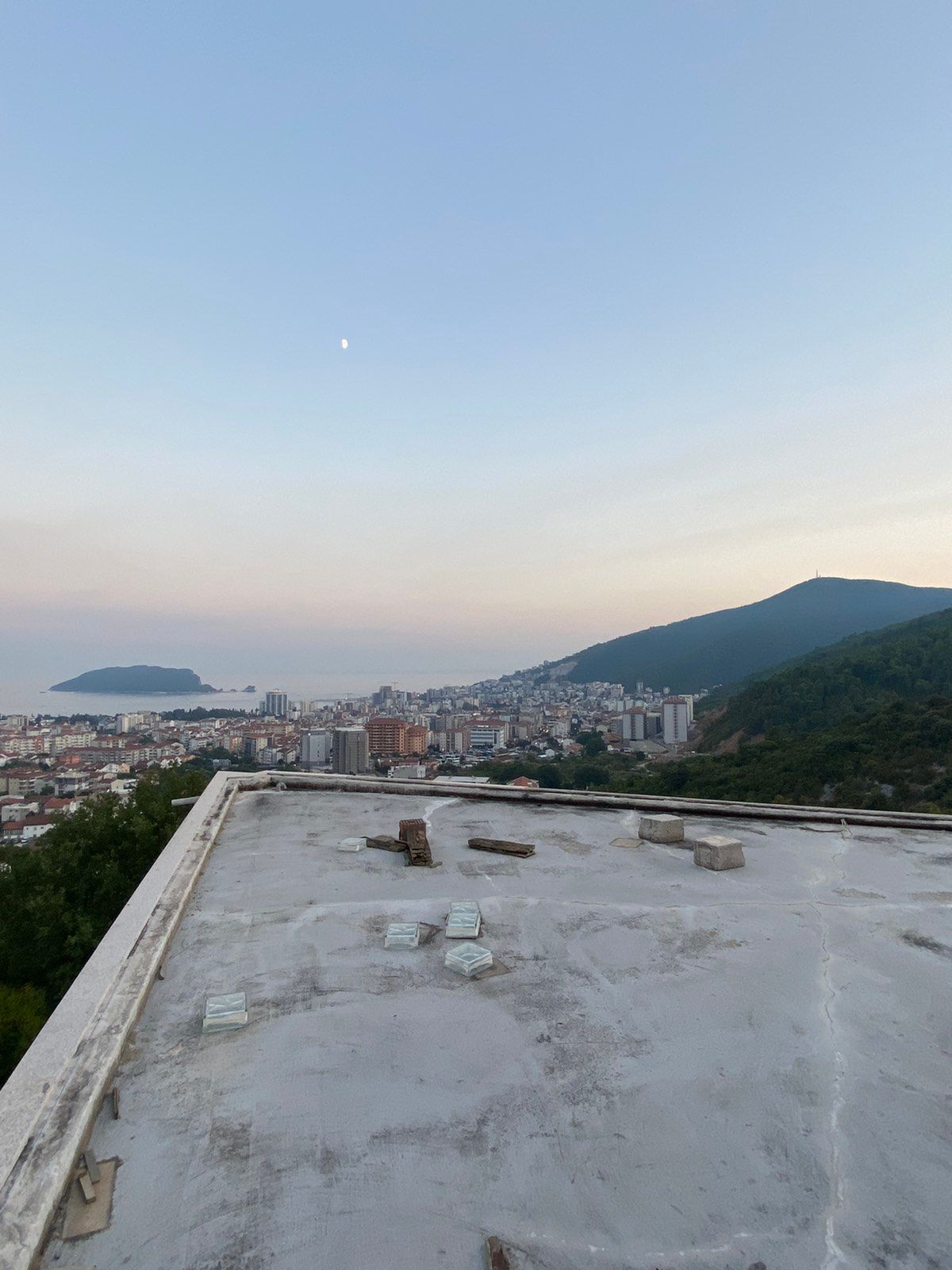 Nova kuća  sa prelepim panoramnskim pogledom na grad i more.Maine-Budva - Amfora Real Estate