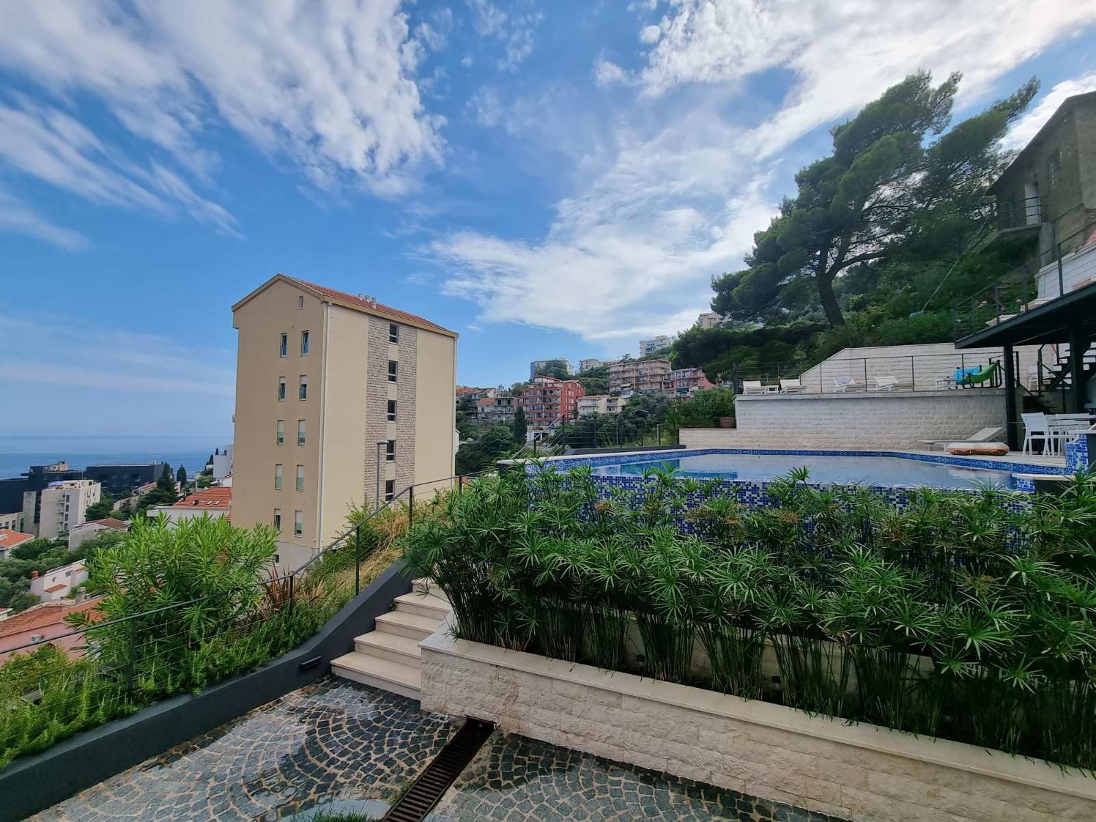 COMO Residence- Nov luksuzan jednosoban stan 63,22m2 sa pogledom na more i bazenom  ! centar Budva! - Amfora Real Estate