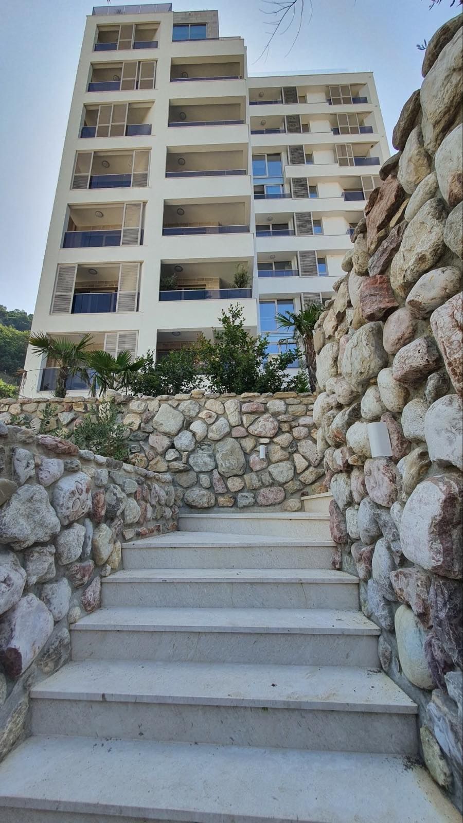 Na prodaju luksuzan jednosoban stan 44 m² – Rafailovići, na samo 150 m od plaže - Amfora Real Estate