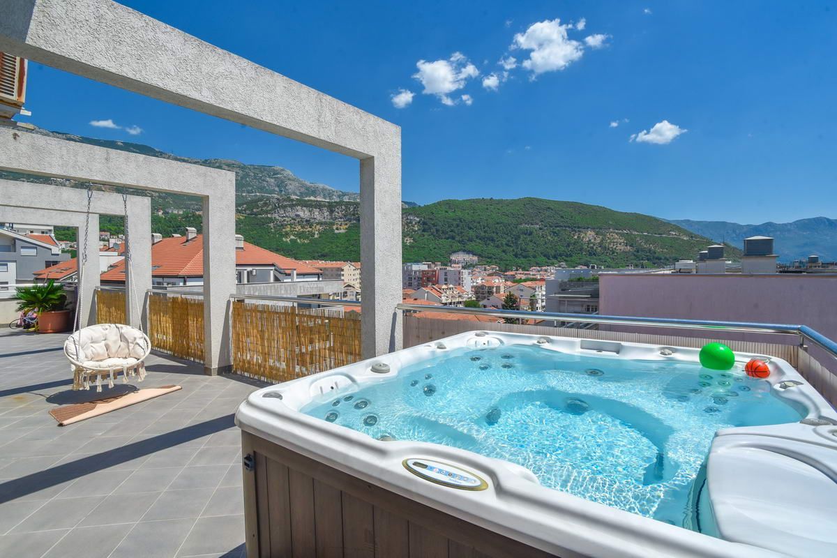 Trosoban penthouse 179m2 sa pogledom na more.(Mogućnost plaćanja u Rusiji,kriptovalutama i rubljama) - Amfora Real Estate