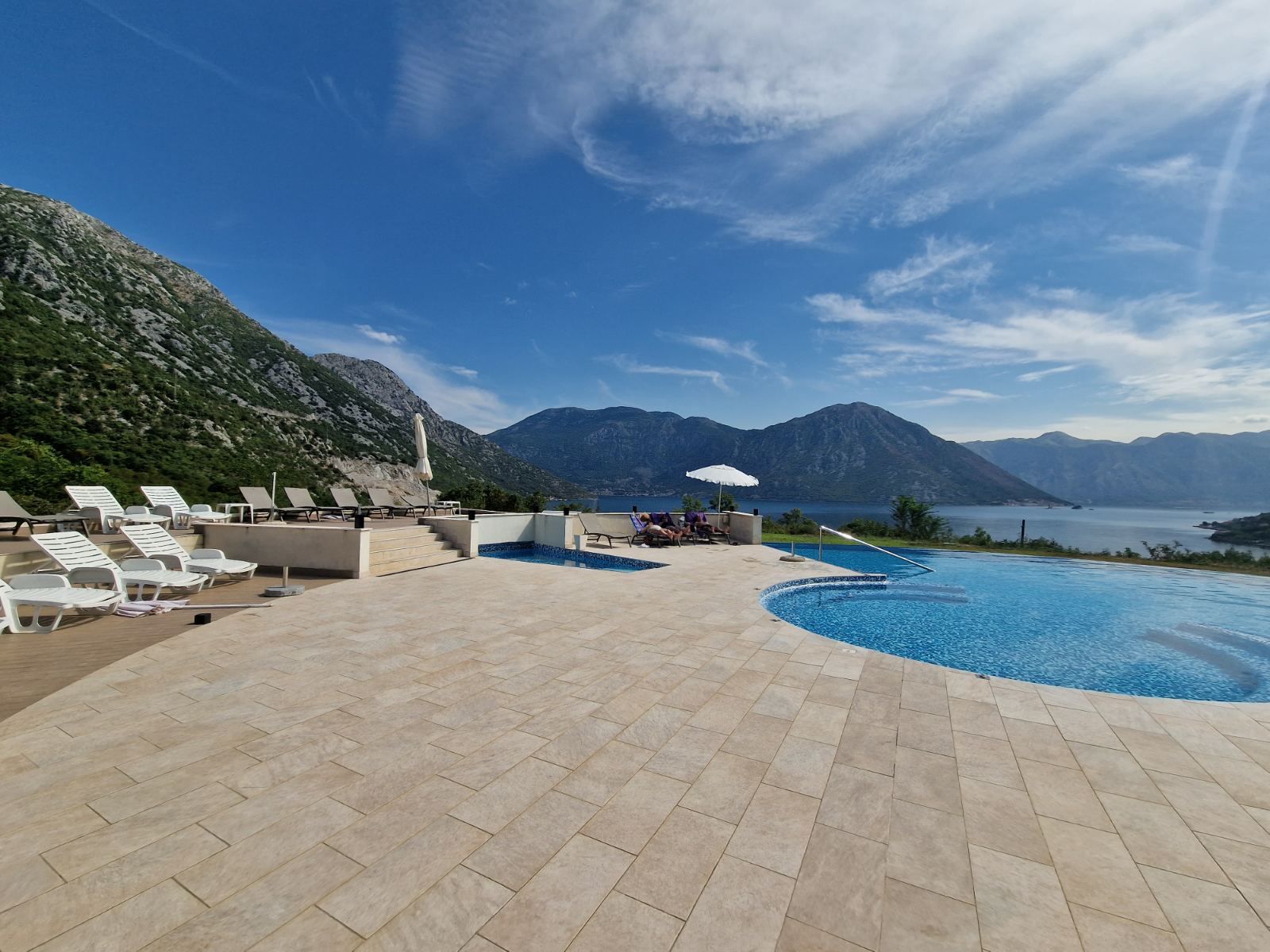 Dvosoban stan sa pogledom na more, površine 83m2, u ekskluzivnom  kompleksu Lavender Bay, Kotor(Morinje) - Amfora Real Estate