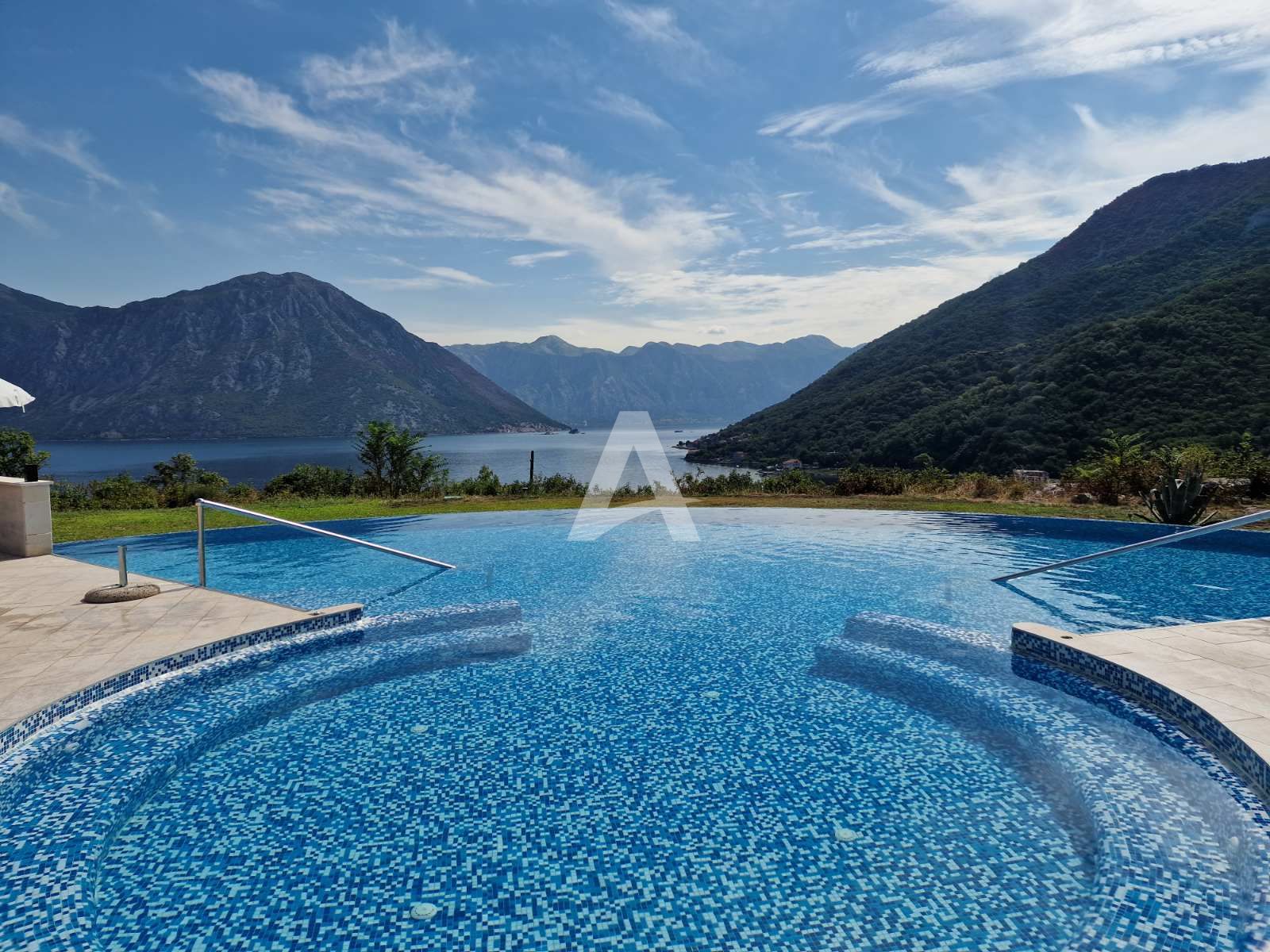 amforaproperty.com/Dvosoban stan sa pogledom na more, površine 83m2, u ekskluzivnom  kompleksu Lavender Bay, Kotor(Morinje)