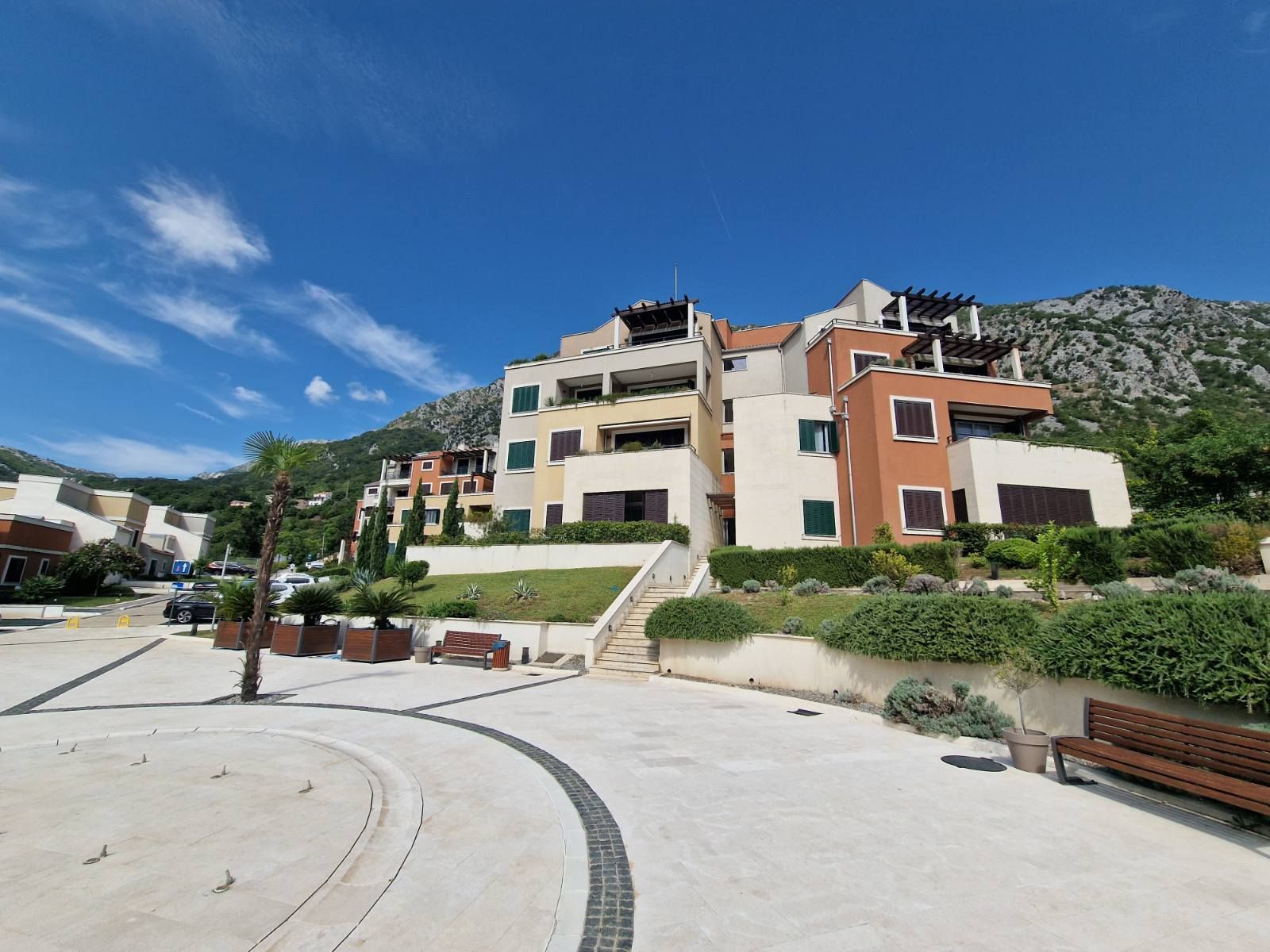 Dvosoban stan sa pogledom na more, površine 83m2, u ekskluzivnom  kompleksu Lavender Bay, Kotor(Morinje) - Amfora Real Estate